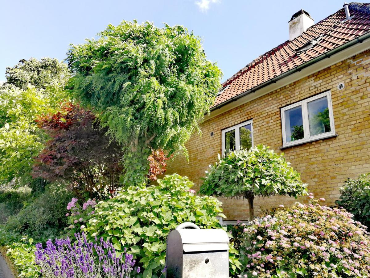 Room In A Danish Cottage With Garden View, 10 Min To Cph Gentofte Exterior foto